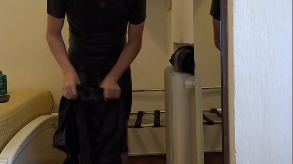 Latexitaly enjoys his very tight latex catsuit (female tailored and S-sized)