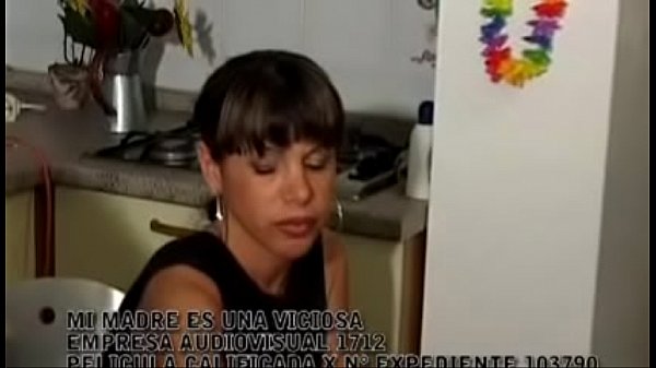 Trio familia padrastro mami e hijastro espa&ntilde;ol castellano