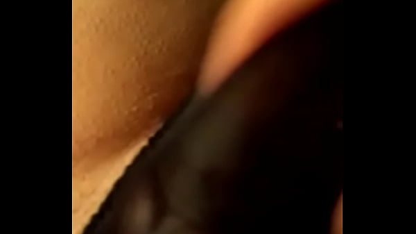 Devora masturb&aacute;ndose con thanga  