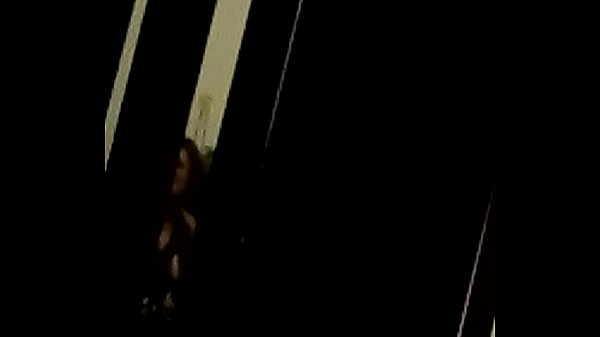 Espiando a vecina milf despues de ba&ntilde;arse