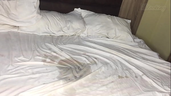 She Fucks Her Pregnant Girlfriend