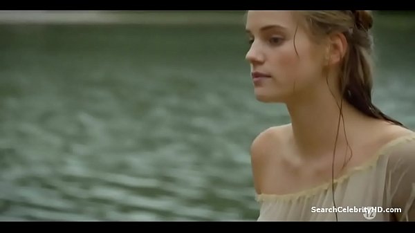 Noemie Schmidt Versailles S01E04 2015