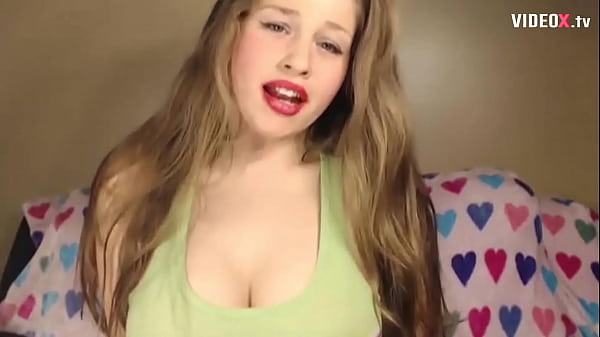 18 ans aux gros seins aime se mettre des objets dans le cul !