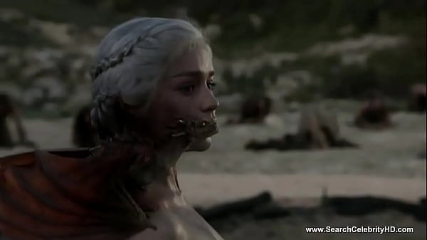 Emilia Clarke Fully Nude in Game of Thrones