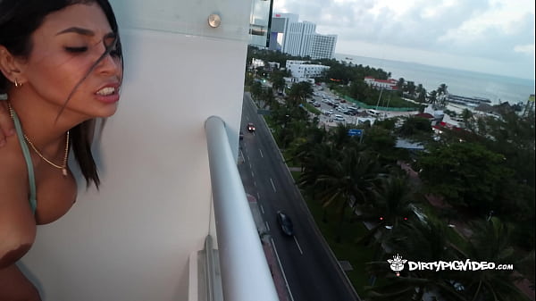 Follando en un edifcio sin ser descubiertos