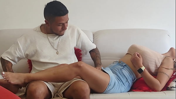 Xxxtime - update #1 - Mi esposa se lastima el pie y le hago un masaje en su vagina