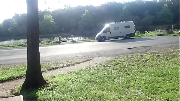 visite imprevue quand je me balade a poil a l'aire de repos