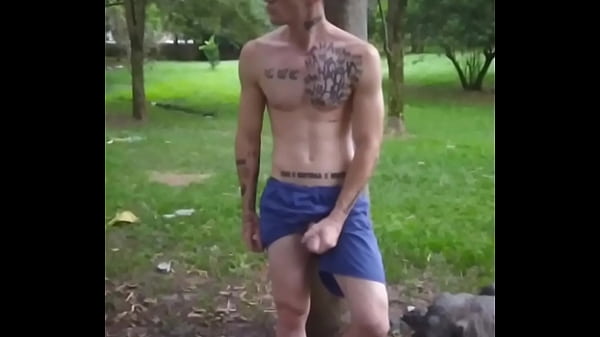 Punheta em pra&ccedil;a p&uacute;blica