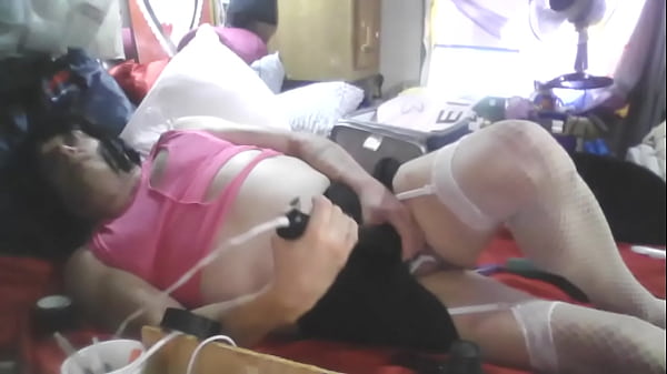 Date mistress sends over for Lola never shows up. 