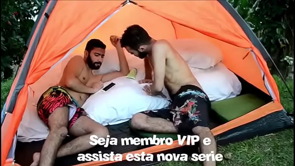 PESCADOR CURIOSO FUDEU COM IRM&Atilde;OS NO PELO 