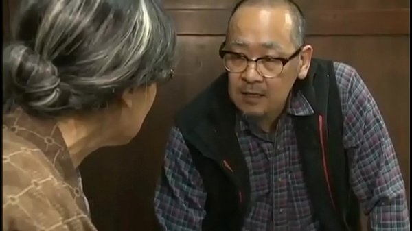 สามีอยู่ห่างชายคนนั้นทำให้ไก่ของเพื่อนระเบิด