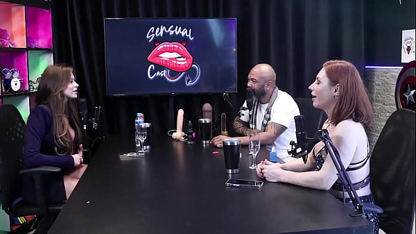 Viu um v&iacute;deo enfiando um cone, mas n&atilde;o conseguiu terminar, e pra tirar o plug dentro do cu dela... - Tati Weg