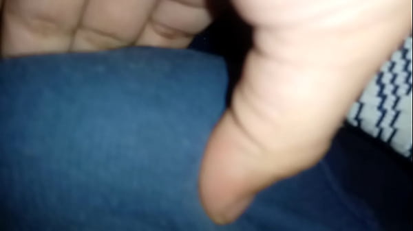 Agarrando la polla de mi sobrino d. que rico algun dia me lo voy a coger