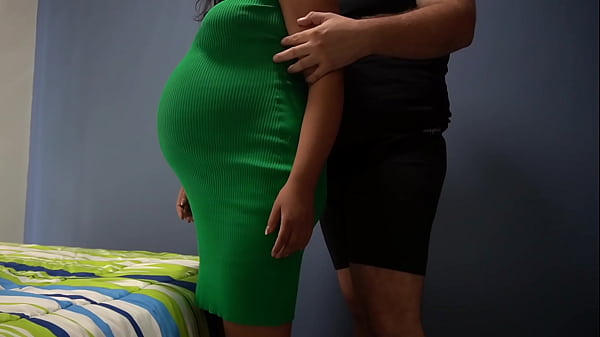 esta mexicana embarazada est&aacute; buscando un padrastro que la folle a diario