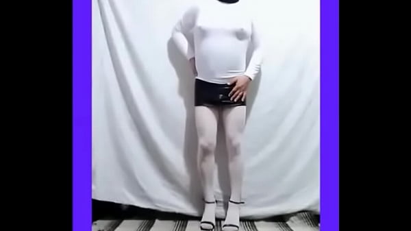 mariann mar travesti en falda bailando 