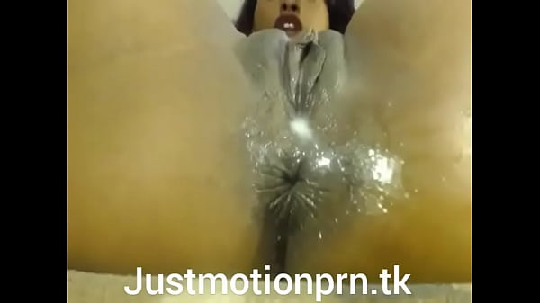 black girl fuck herself and squirts