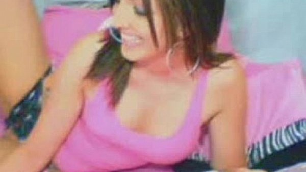 Hot Brunette enjoy using her dildo !