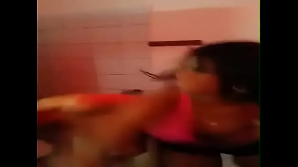 Patr&iacute;cia (Vivian Oliver) do Hotel Brilhante batendo em cliente - blogcdg.com