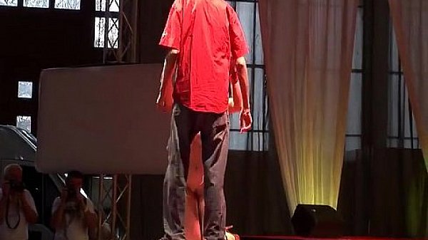 Stripper exposes off her curvy  goodies