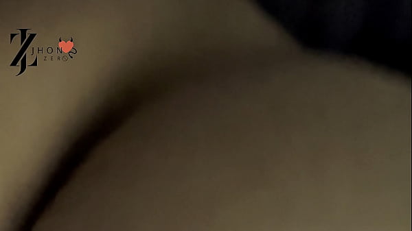 Rabuda Sentando no Pau Grosso  