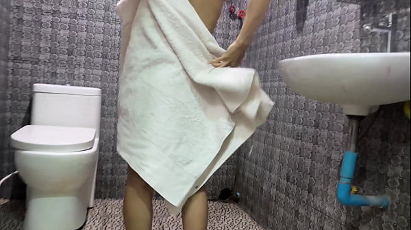 မြန်မာမလေးရေချိုး ဖင်လေးလှ နို့လေးလှ