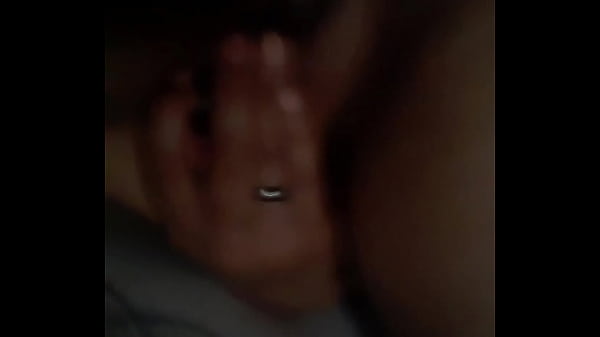 ella puja pero le gusta por el culo