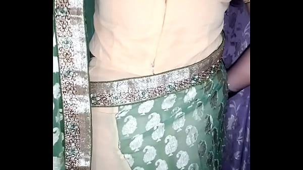 Sexy wife mahira in romantic mode