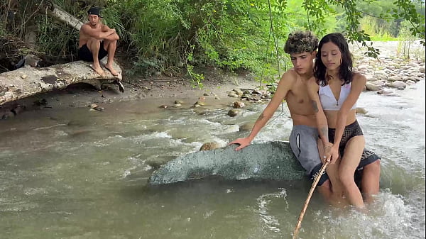 La mujer de mi amigo es muy puta y quiere que me la coja a escondidas de su marido.