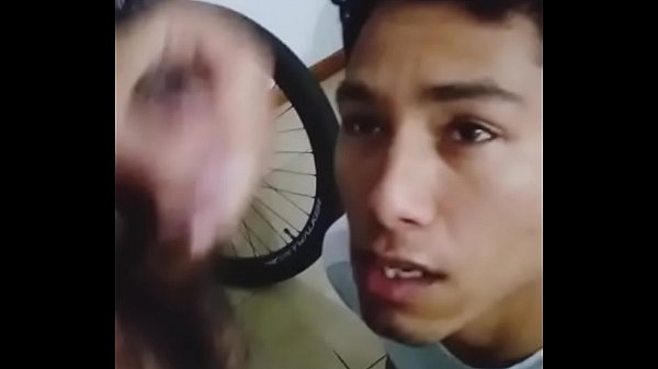 Chupando a macho caliente.  