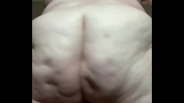 AriesBBW shakes it all  