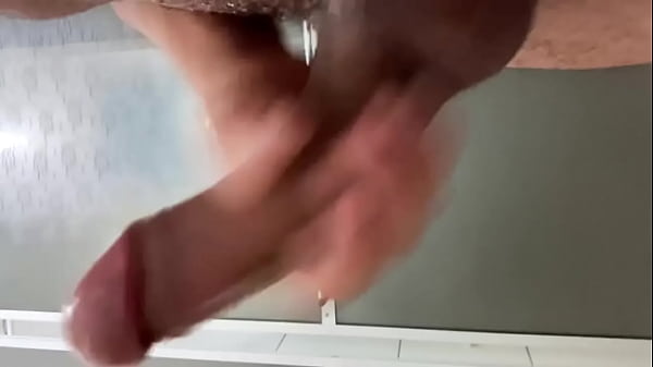 Me masturbando no banheiro,(me gozei todo) 