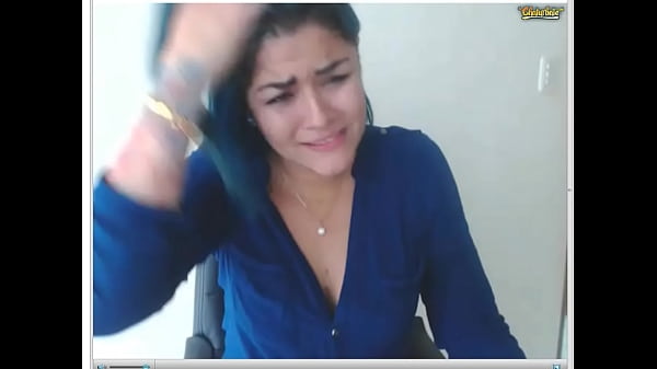 Colombiana dividi&eacute;ndote en su trabajo