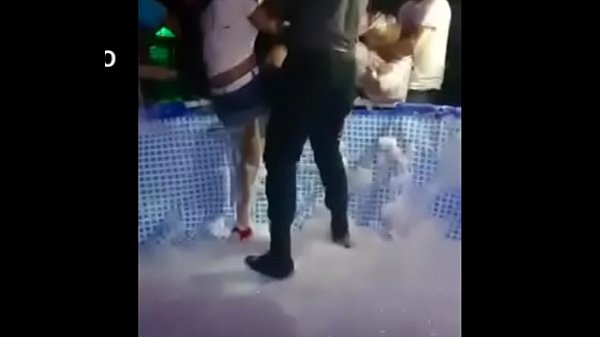 Putas Venezolanas vs. Putas Dominicanas pelean en una fiesta  