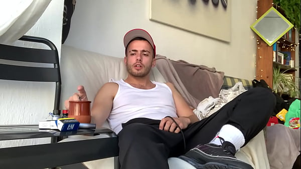 Bienvenue David Luca ! Mets toi &agrave; l'aise et tape toi une queue  