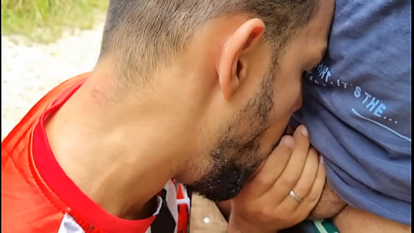 INVAS&Atilde;O ORAL E ANAL ENTRE MACHOS DEPOIS DO FUTEBOL. 