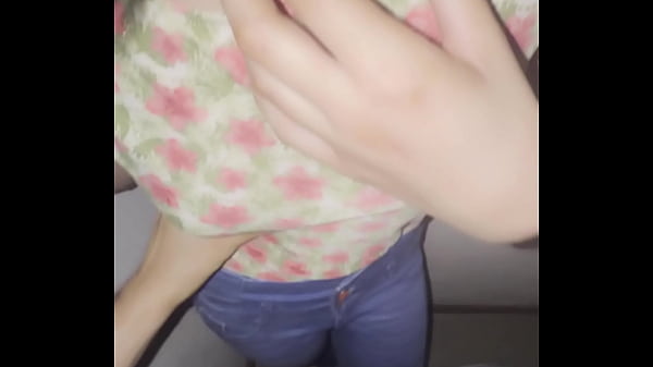 Mis amigos estaban cogiendo en los cuartos y me tuve que COGER en el ba&ntilde;o de una casa a la morrita enfiestada! En una fiesta de compas