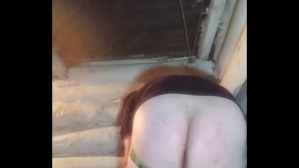 Русский полицейский  гей трахнул свою  толстую  задницу бананом!