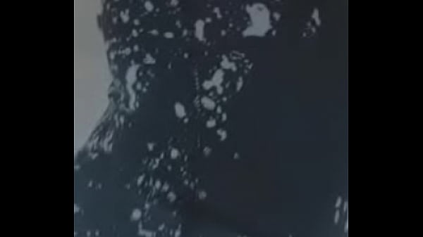 Entro al ba&ntilde;o a mirar a mi esposa cuando se ba&ntilde;a