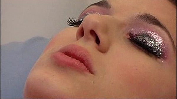 Cute Model Does Anal