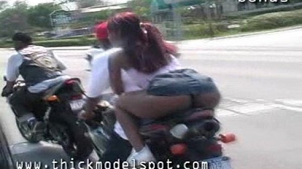 black girls feak show