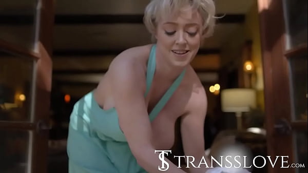 Me follo a mi madrastra tetona, nos pilla mi padrastro!! 