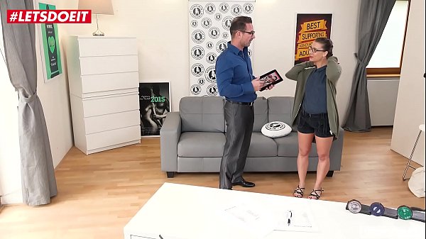 VIP SEX VAULT - FIRST TIME PETITE NERD TRYS OUT FOR PORN CASTING  