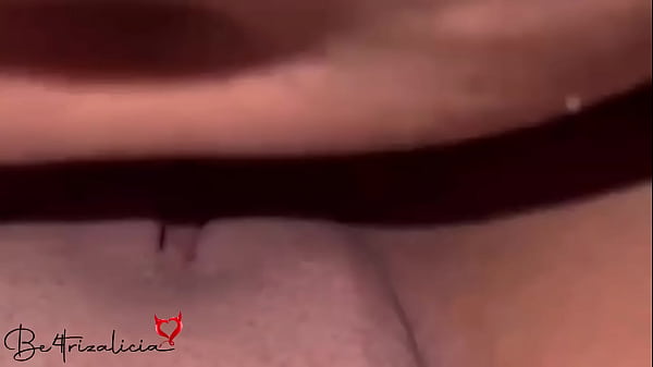 Corninho pediu pra o amigo enfiar o pau na minha bucetinha e gozar dentro 