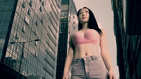 hong kong giantess