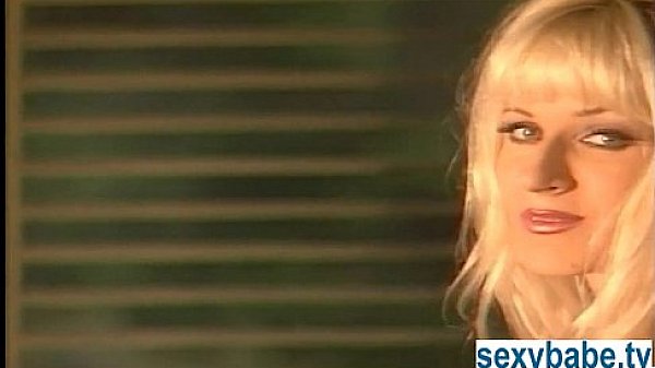 Perfect blonde making her shaved pussy cum