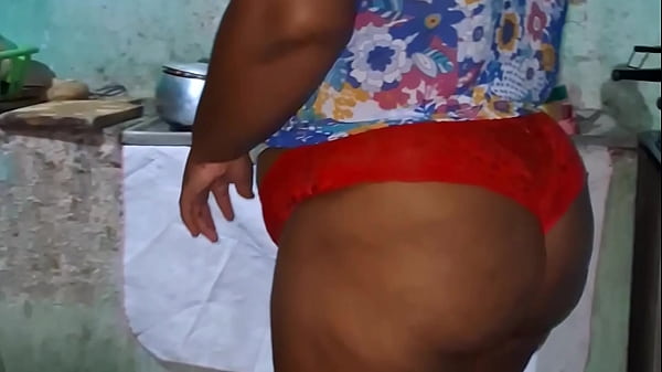 Crente safada na cozinha  