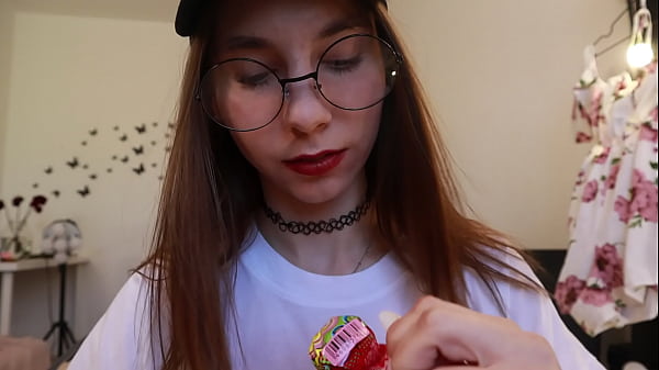 Learning to Suck a Chupa Chupa Correctly :)