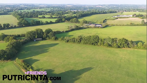 Asian Babe Putri Cinta Gets Naughty Waiting to be Fucked 