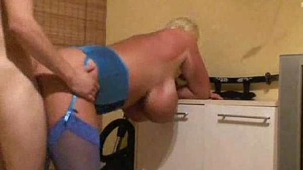 Blondine mit dicken Titten