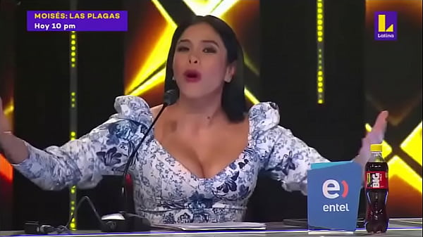 Maricarmen Mar&iacute;n ense&ntilde;ando sus ricas, sabrosas y jugosas tetas